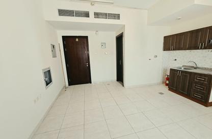 Apartment - Studio - 1 for rent in Fire Station Road - Muwaileh - Sharjah