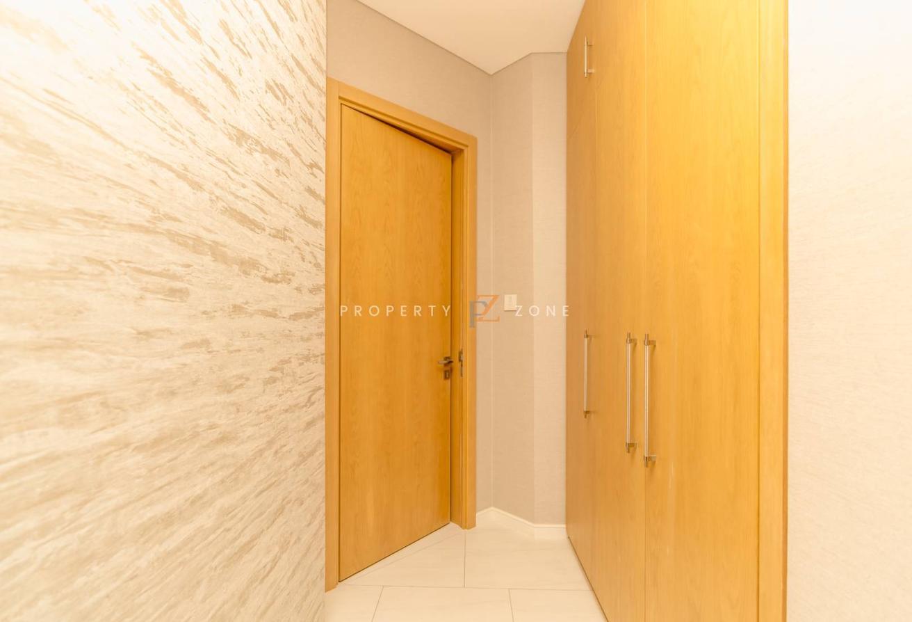 Burj Khalifa View | High Floor | LUXURY LOFT 1BR photo 16