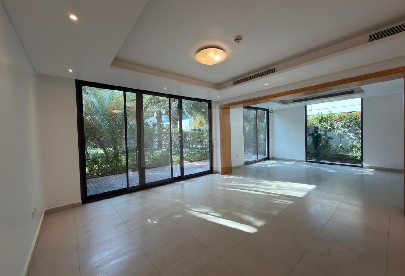 Luxury 4BR Villa + Maid | Modern Layout 3,767 Sqf photo 9