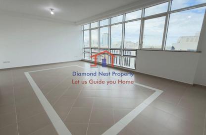 Apartment - 3 Bedrooms - 4 Bathrooms for rent in Pearl Tower - Electra Street - Abu Dhabi