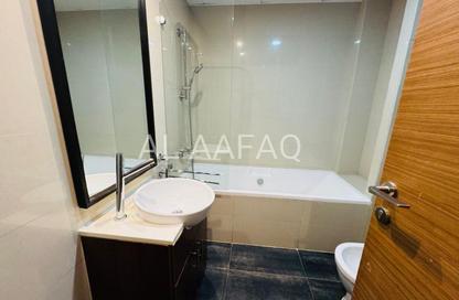 Apartment - 2 Bedrooms - 2 Bathrooms for rent in Blue Tower - Al Majaz 3 - Al Majaz - Sharjah