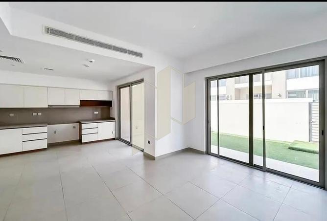 3-bed villa in Camelia 1 · Private garden — photo 2