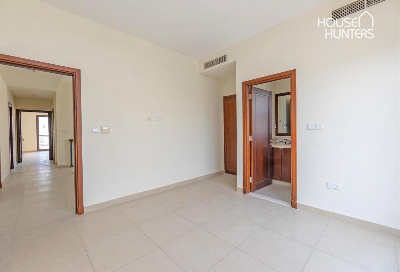 Great condition | Vacant | Big plot | Type 4 photo 9
