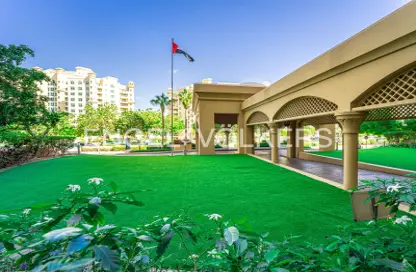 Apartment - 2 Bedrooms - 3 Bathrooms for sale in Jash Hamad - Shoreline Apartments - Palm Jumeirah - Dubai