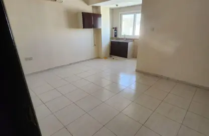 Apartment - Studio - 1 Bathroom for rent in Al Musalla - Sharjah