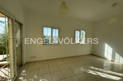 Villa - 2 Bedrooms - 3 Bathrooms for rent in Springs 11 - The Springs - Dubai