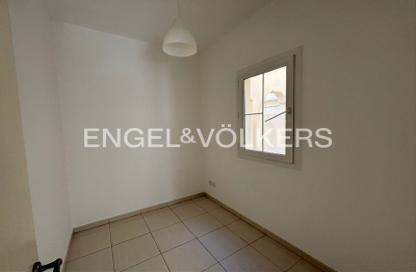 Villa - 2 Bedrooms - 3 Bathrooms for rent in Springs 11 - The Springs - Dubai