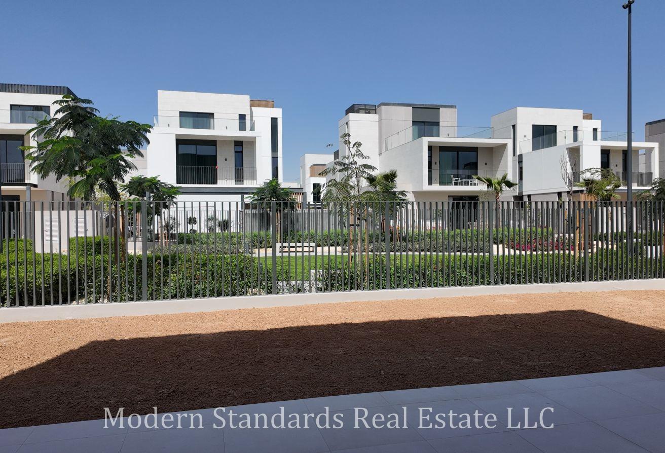 Spacious 4BR Villa | Arabian Ranches 3 Living photo 2
