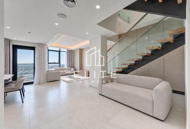 Spacious 2 Bed Duplex | High Floor | Vacant