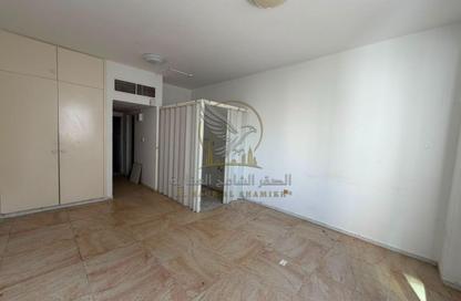 Apartment - Studio - 1 for rent in Al Majaz 2 - Al Majaz - Sharjah Apartment - Studio - 1 for rent in Al Majaz 2 - Al Majaz - Sharjah