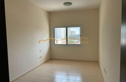Apartment - 1 Bedroom - 2 Bathrooms for rent in Mazaya 10A - Queue Point - Liwan - Dubai