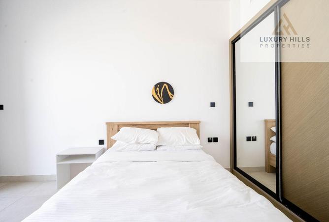 Luxurious Studio | Vacant | Fully Furnished photo 3