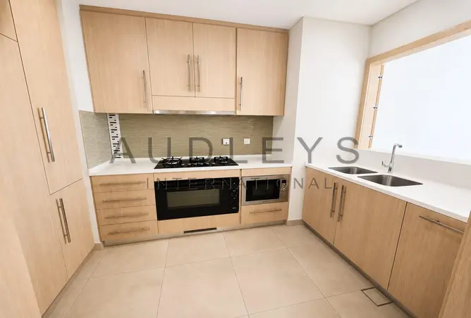 121990437 - Property Image 3