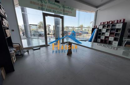 Show Room - Studio - 1 Bathroom for rent in Crystal Plaza - Al Majaz 1 - Al Majaz - Sharjah