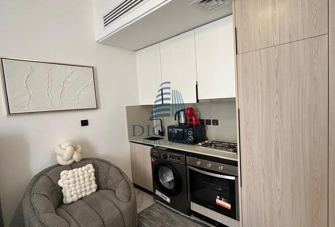 Luxury Furnished |Near to Entrance | Ready to Move photo 3