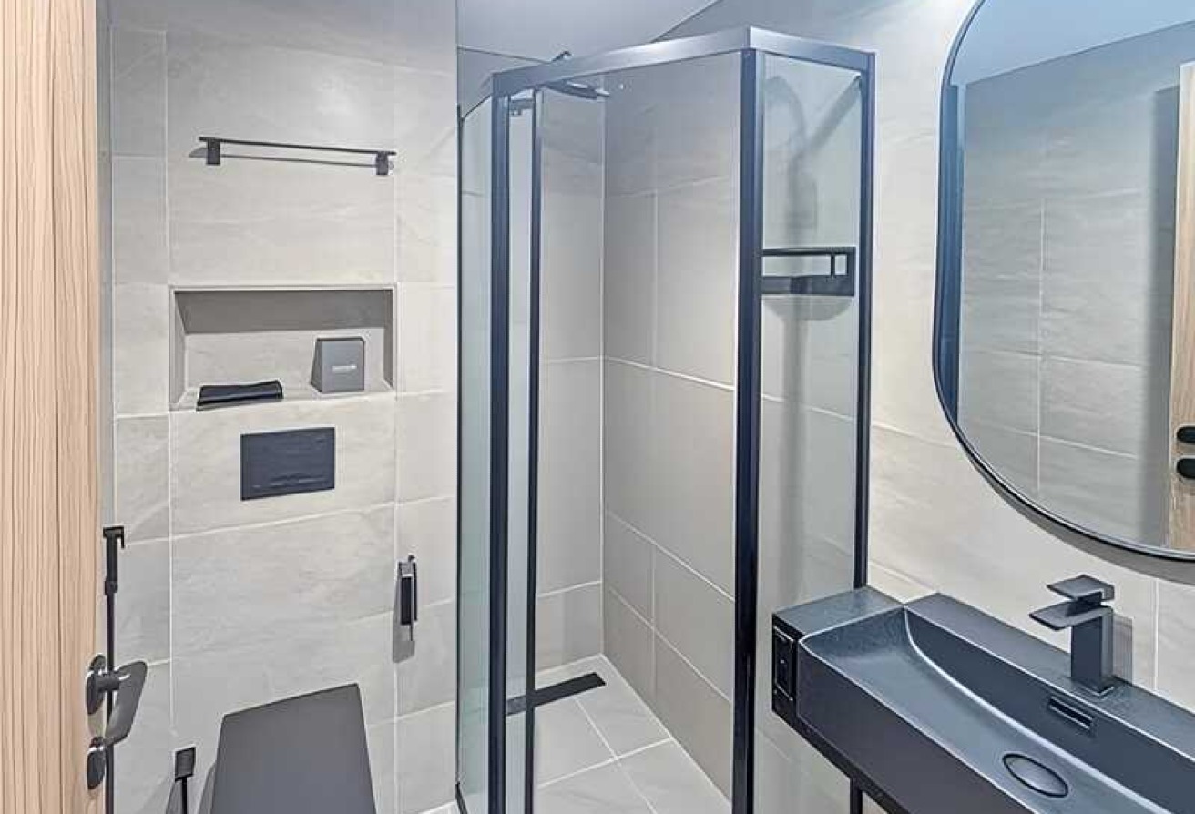 PREMIUM UNIT | VACANT | VERY NEGOTIABLE gallery image
