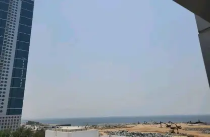 شقة - 2 غرف نوم - 1 حمام للايجار في برج الكورنيش - طريق كورنيش عجمان - عجمان