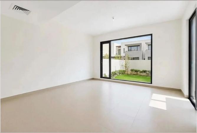 Landscaped Garden | Vacant | Prime Location photo 2