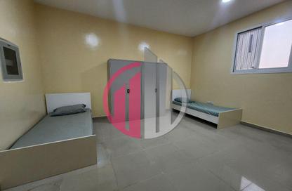 سكن عمال - استوديو - 8 حمامات للايجار في م-37 - مصفح الصناعية - مصفح - أبوظبي سكن عمال - استوديو - 8 حمامات للايجار في م-37 - مصفح الصناعية - مصفح - أبوظبي