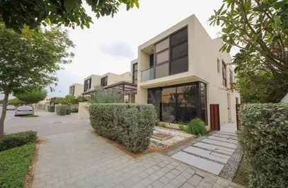 Villa - 5 Bedrooms - 6 Bathrooms for sale in Longview - Damac Hills - Dubai
