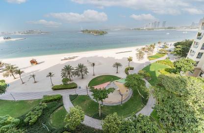 Apartment - 3 - 2 for rent in Al Hatimi - Shoreline Apartments - Palm Jumeirah - Dubai