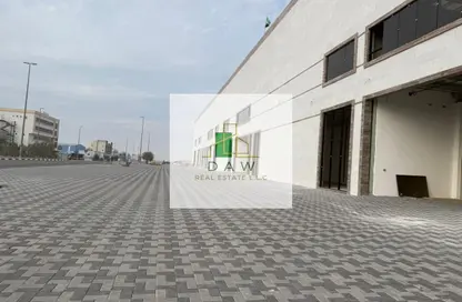 Warehouse - Studio - 2 Bathrooms for rent in Umm Al Thuoob - Umm Al Quwain