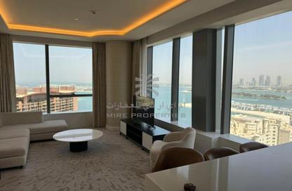 Apartment - 1 Bedroom - 2 Bathrooms for sale in The Palm Tower - Palm Jumeirah - Dubai