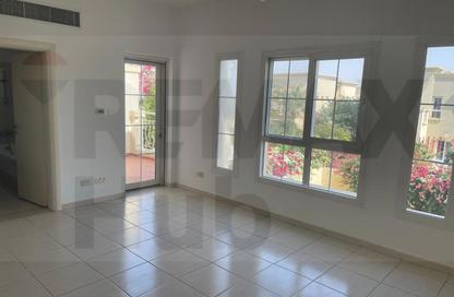 فيلا - 3 غرف نوم - 2 حمامات للايجار في الينابيع 2 - الينابيع - دبي
