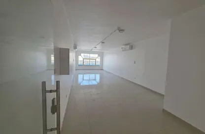 Office Space - 1 Bedroom for rent in Mussafah Industrial Area - Mussafah - Abu Dhabi