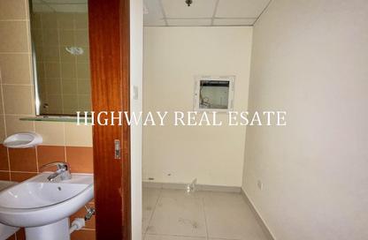 Apartment - 2 - 4 for rent in Al Mamzar 1 - Al Mamzar - Sharjah - Sharjah