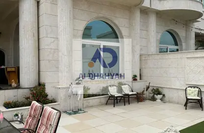 فيلا - 8 غرف نوم - 8 حمامات للبيع في شرقان - الحيرة - الشارقة