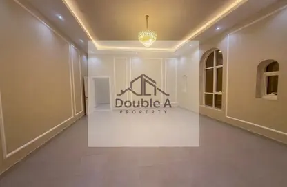 شقة - 5 غرف نوم - 6 حمامات للايجار في مدينة الرياض - أبوظبي