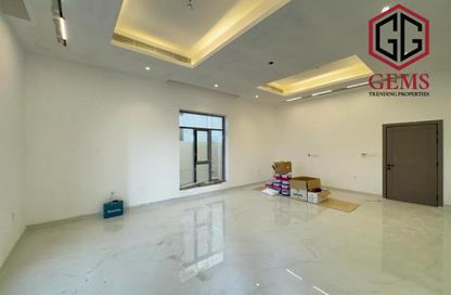 Villa - 5 - 6 for rent in Al Aweer 1 - Al Aweer - Dubai
