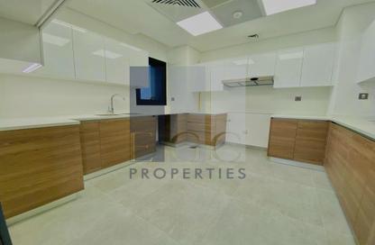 Townhouse - 4 - 6 for rent in Al Sail Tower - Al Dana - Al Raha Beach - Abu Dhabi