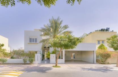 Villa - 5 Bedrooms - 4 Bathrooms for rent in Meadows 9 - Meadows - Dubai