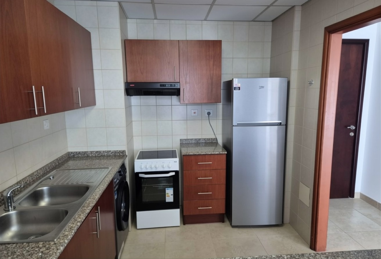 Spacious 1BR | Prime Dubai Marina Location |VACANT gallery image