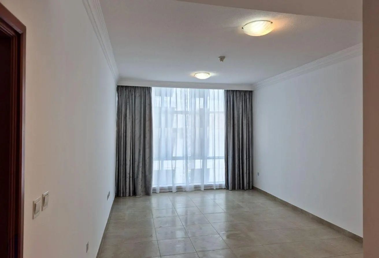 Spacious 1BR | Prime Dubai Marina Location |VACANT gallery image