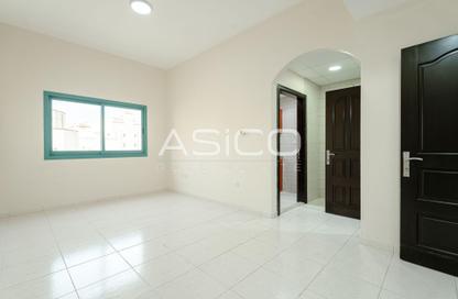 Apartment - 1 Bedroom - 2 Bathrooms for rent in Sultan Lootah Building - Al Muraqqabat - Deira - Dubai