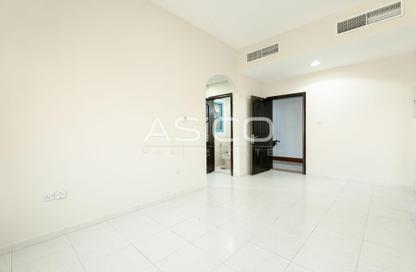 Apartment - 1 Bedroom - 2 Bathrooms for rent in Sultan Lootah Building - Al Muraqqabat - Deira - Dubai Apartment - 1 Bedroom - 2 Bathrooms for rent in Sultan Lootah Building - Al Muraqqabat - Deira - Dubai