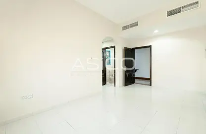 Apartment - 1 Bedroom - 2 Bathrooms for rent in Sultan Lootah Building - Al Muraqqabat - Deira - Dubai Apartment - 1 Bedroom - 2 Bathrooms for rent in Sultan Lootah Building - Al Muraqqabat - Deira - Dubai