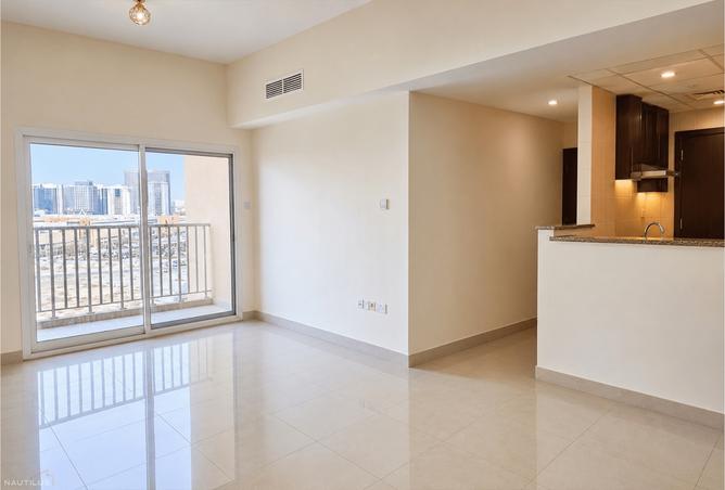 Lower floor | 3 BR+M | Vacant
