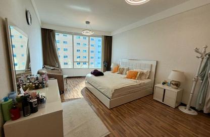 Apartment - 4 Bedrooms - 5 Bathrooms for sale in Blue Tower - Al Majaz 3 - Al Majaz - Sharjah