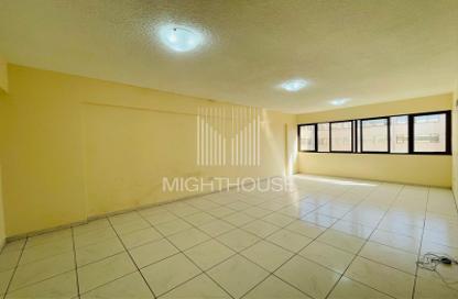 Apartment - 2 Bedrooms - 2 Bathrooms for rent in Silver Sands 1 - Al Mankhool - Bur Dubai - Dubai