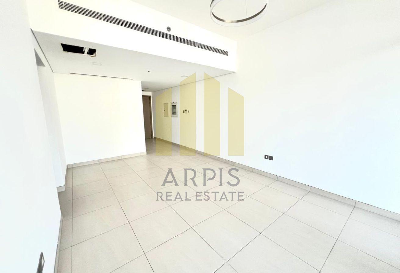 Modern 1BR | Balcony | Walk to Metro Station photo 2
