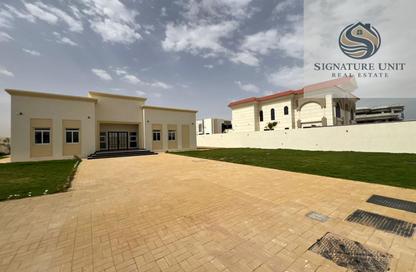 Villa - 4 Bedrooms - 6 Bathrooms for rent in Al Aweer 1 - Al Aweer - Dubai