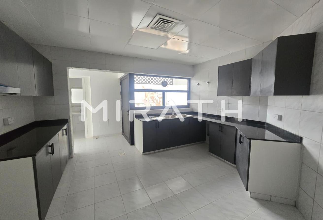 SPACIOUS VILLA WITH PRIVATE GARDEN & POOL photo 4