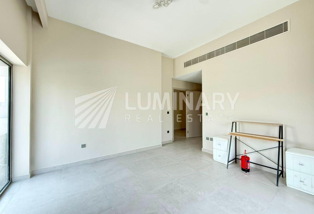 Corner | Single Row | Prime Location photo 11
