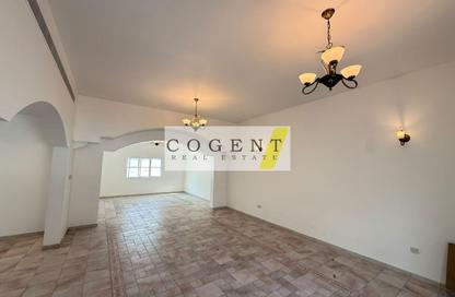 Villa - 4 - 4 for rent in Umm Suqeim 1 Villas - Umm Suqeim 1 - Umm Suqeim - Dubai