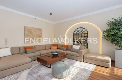 Apartment - 2 Bedrooms - 3 Bathrooms for sale in Rimal 4 - Rimal - Jumeirah Beach Residence - Dubai