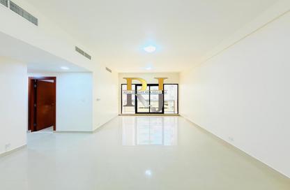 Apartment - 3 Bedrooms - 3 Bathrooms for rent in Golden Sands 9 - Al Mankhool - Bur Dubai - Dubai